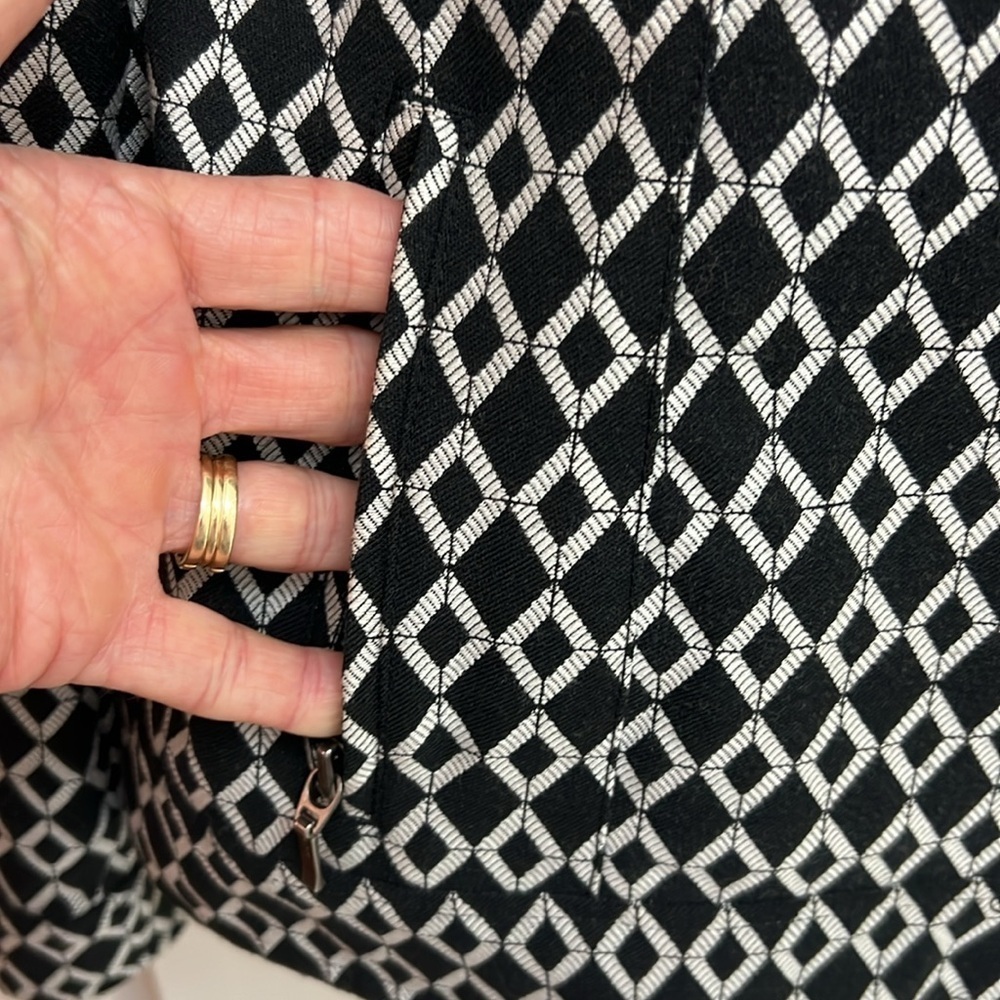Chico’s Black & White Diamond print Jacket, Zipper closure, 4 front pockets - Picture 6 of 10